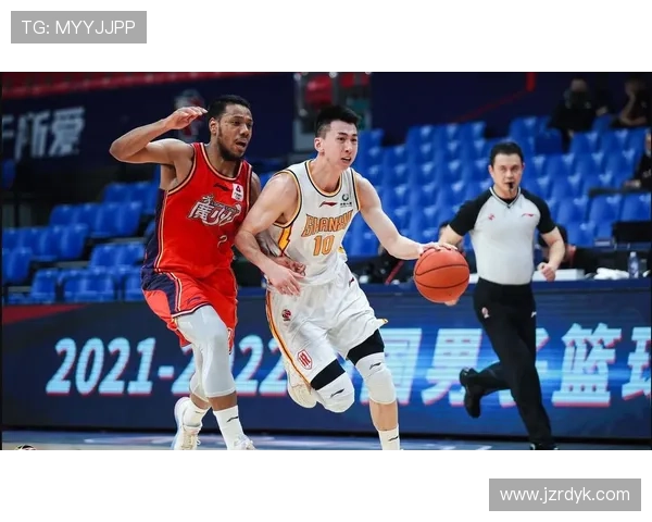 新赛季足球展望：豪门球队与黑马争冠之路的表现分析