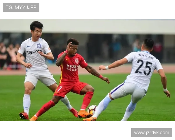 瓦伦西亚管理层决策争议持续，引发球队赛季稳定性与竞争格局变化